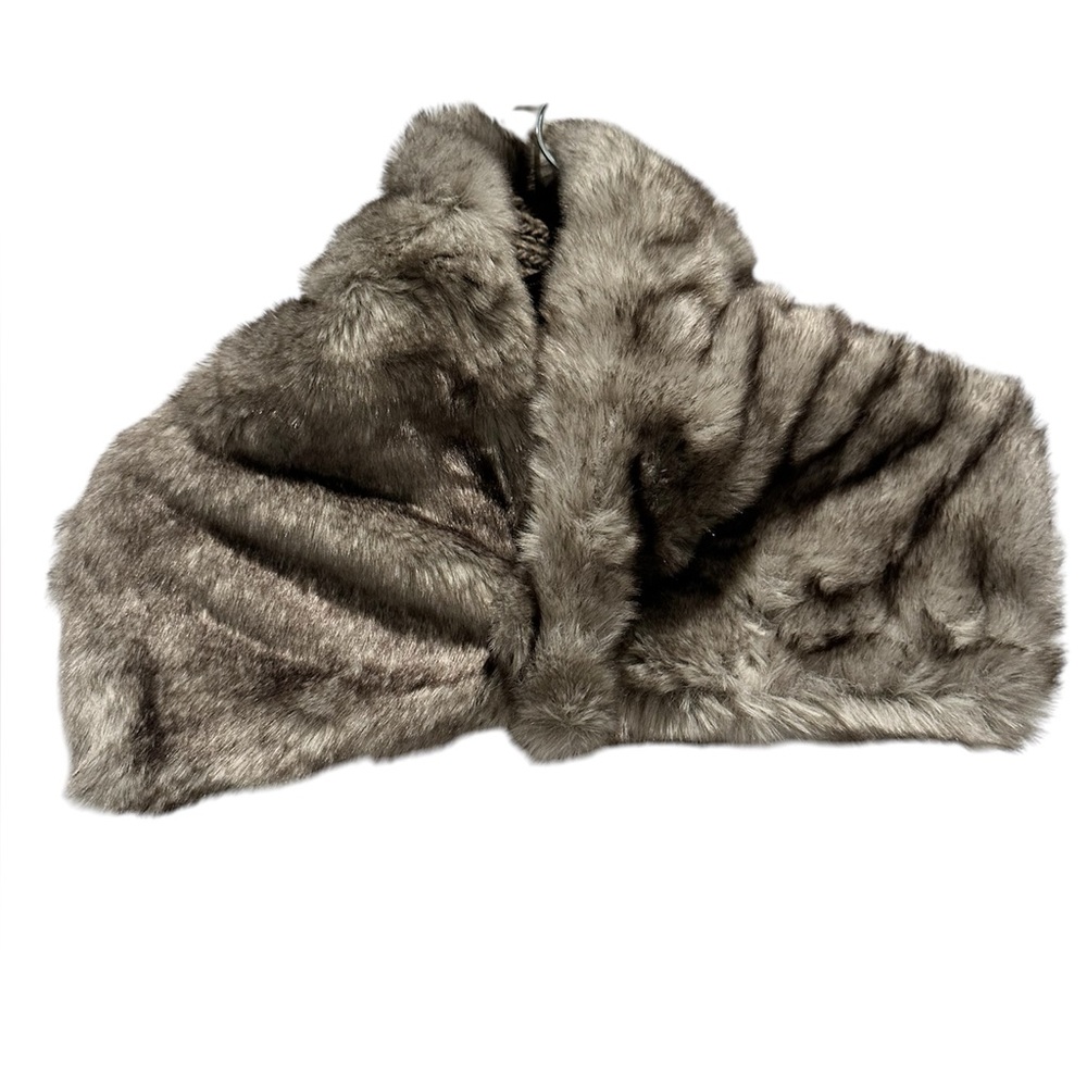 Uniqlo Faux Fur Trim Knit Button Scarf Shawl Gray 28”x9” Cozy Winter Wrap OS